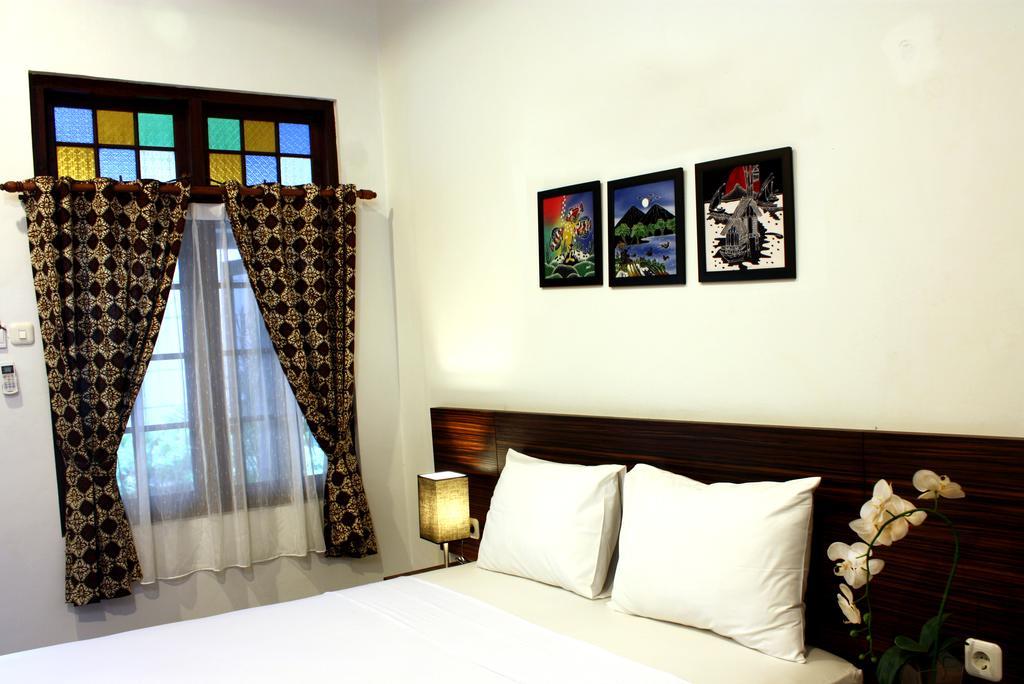 Grand Marto Hotel Yogyakarta Room photo