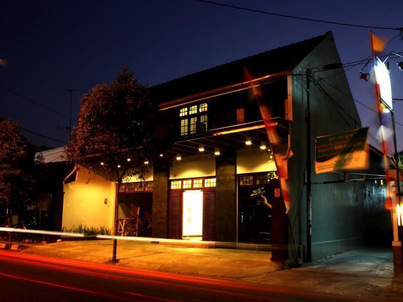 Grand Marto Hotel Yogyakarta Exterior photo